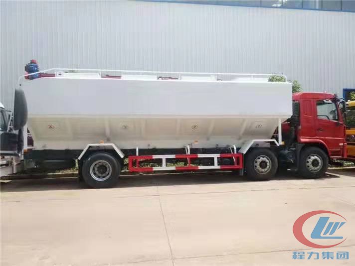 J9九游会陕汽轩德小三轴散装饲料车